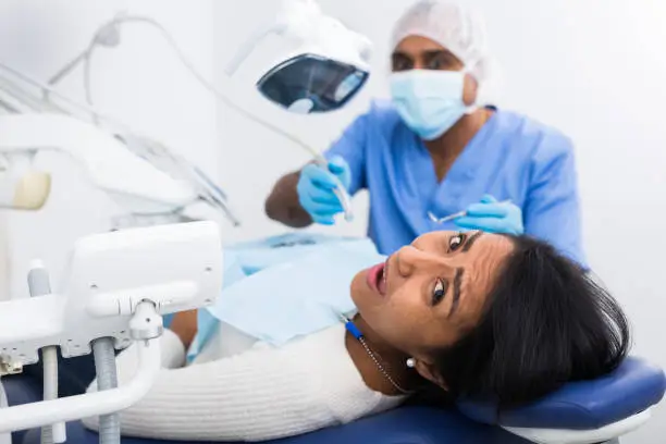 Dental Exam that Restores Smiles with Urgent Precision